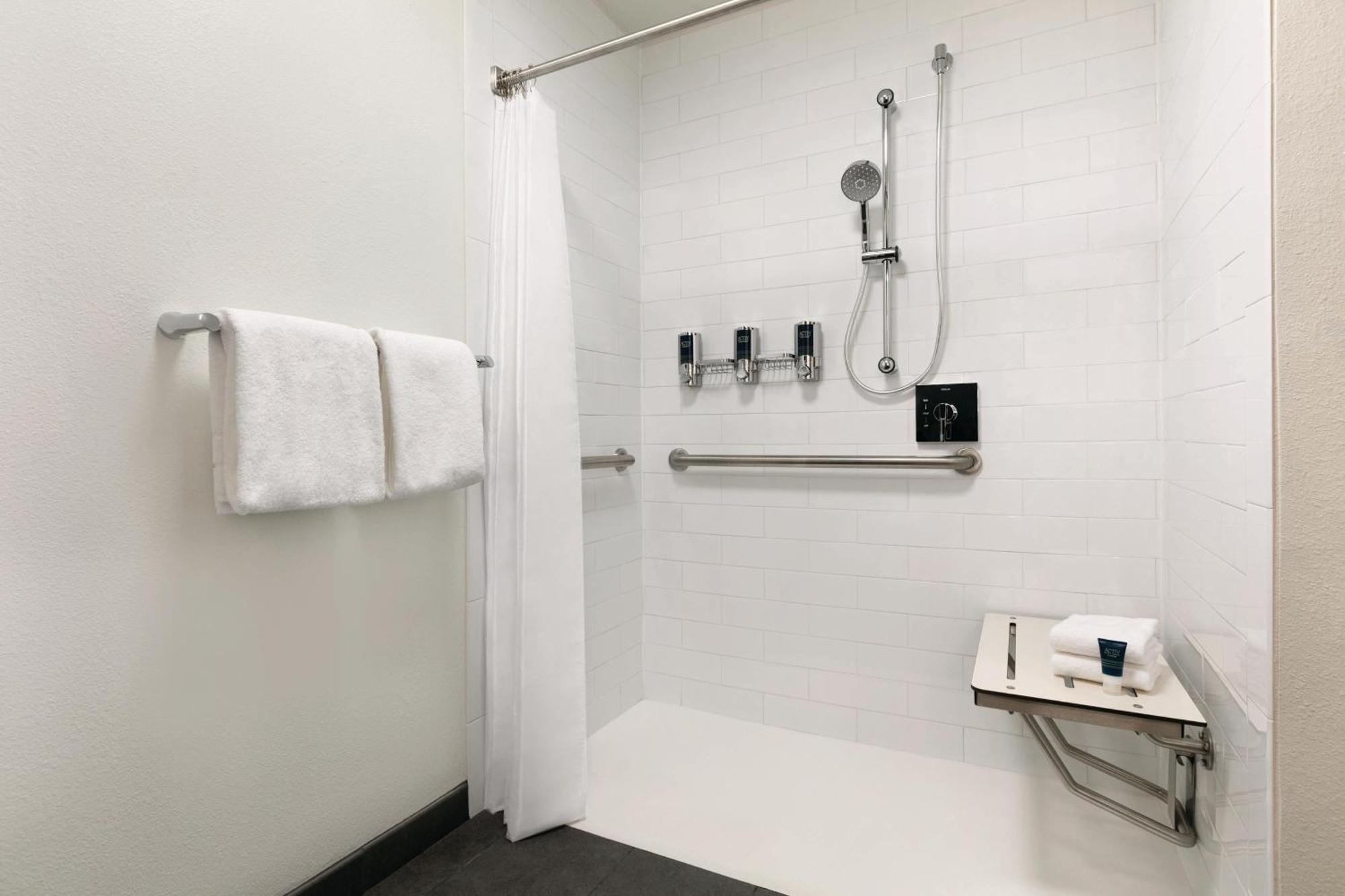 Four Points By Sheraton Arena Raleigh